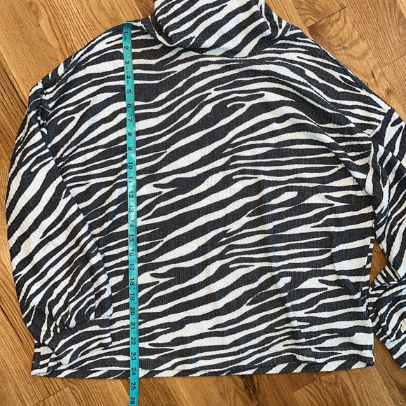 NWT Sanctuary Klara Waffle Top in animal print - Picture 4 of 6